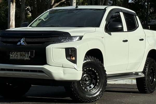 2022 Mitsubishi Triton GLX MR 4X4