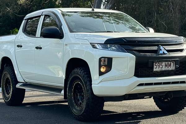 2022 Mitsubishi Triton GLX MR 4X4