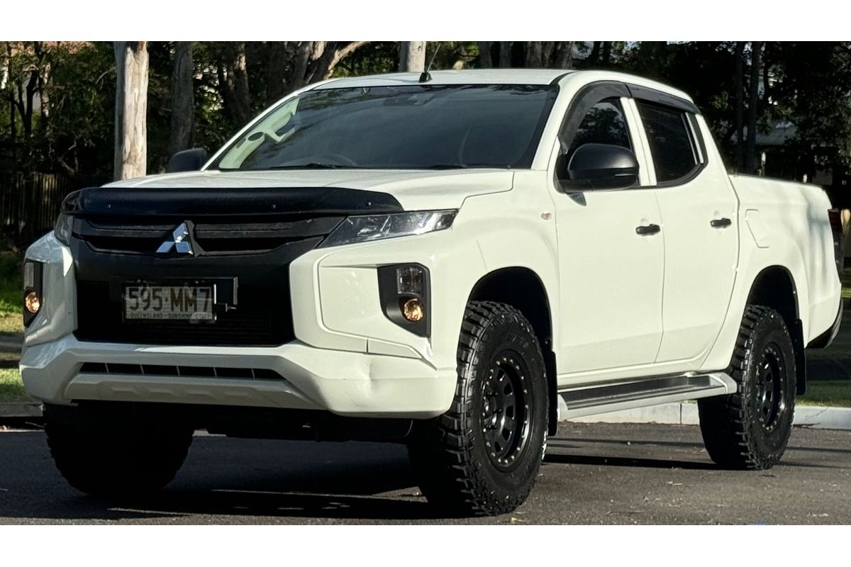 2022 Mitsubishi Triton GLX MR 4X4