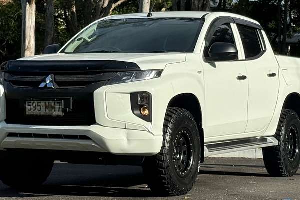 2022 Mitsubishi Triton GLX MR 4X4