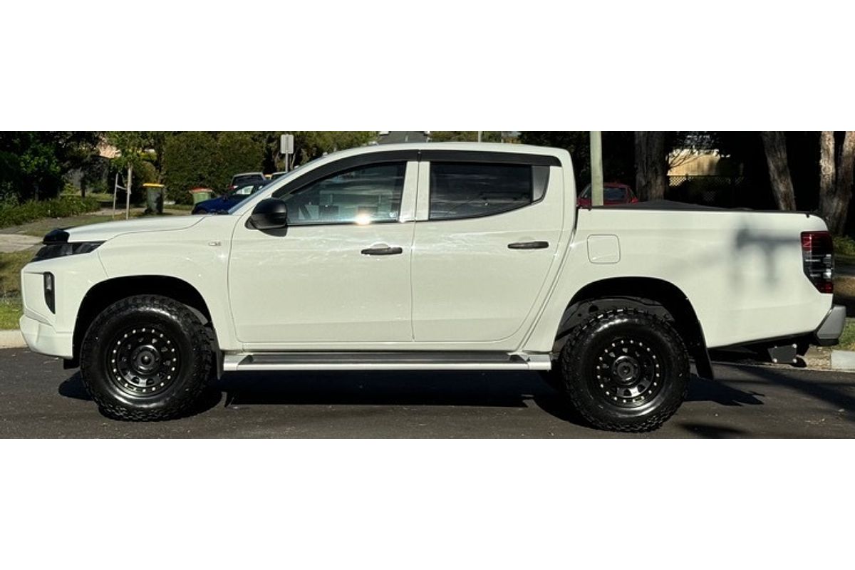 2022 Mitsubishi Triton GLX MR 4X4