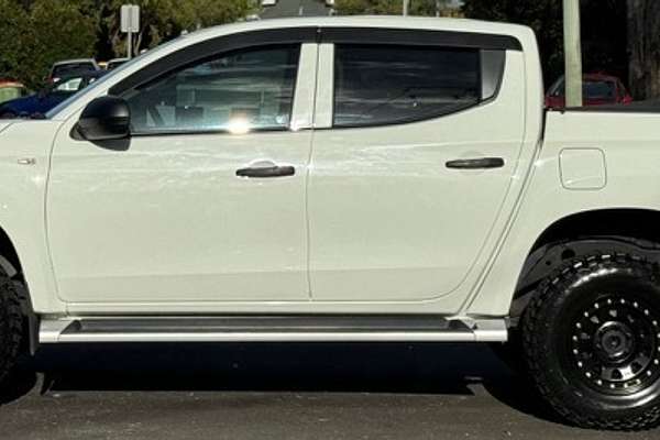 2022 Mitsubishi Triton GLX MR 4X4
