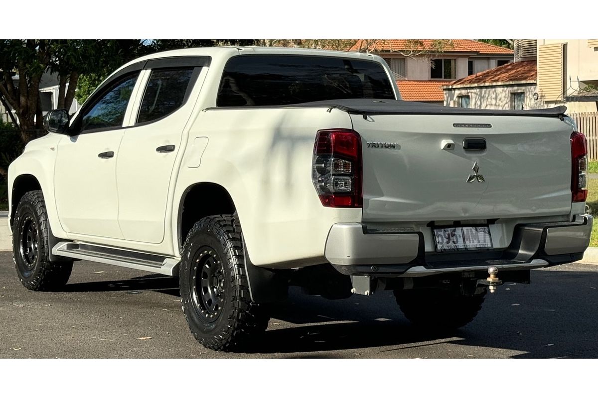 2022 Mitsubishi Triton GLX MR 4X4
