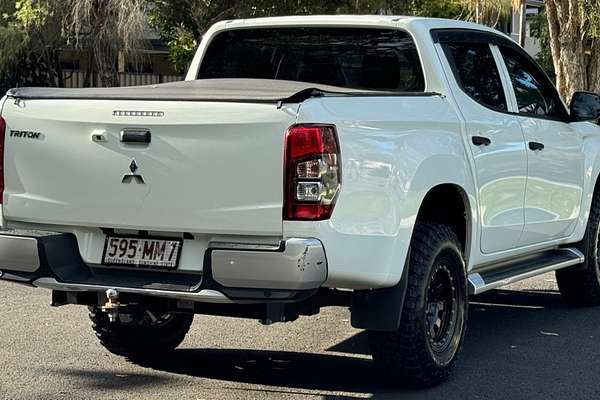 2022 Mitsubishi Triton GLX MR 4X4