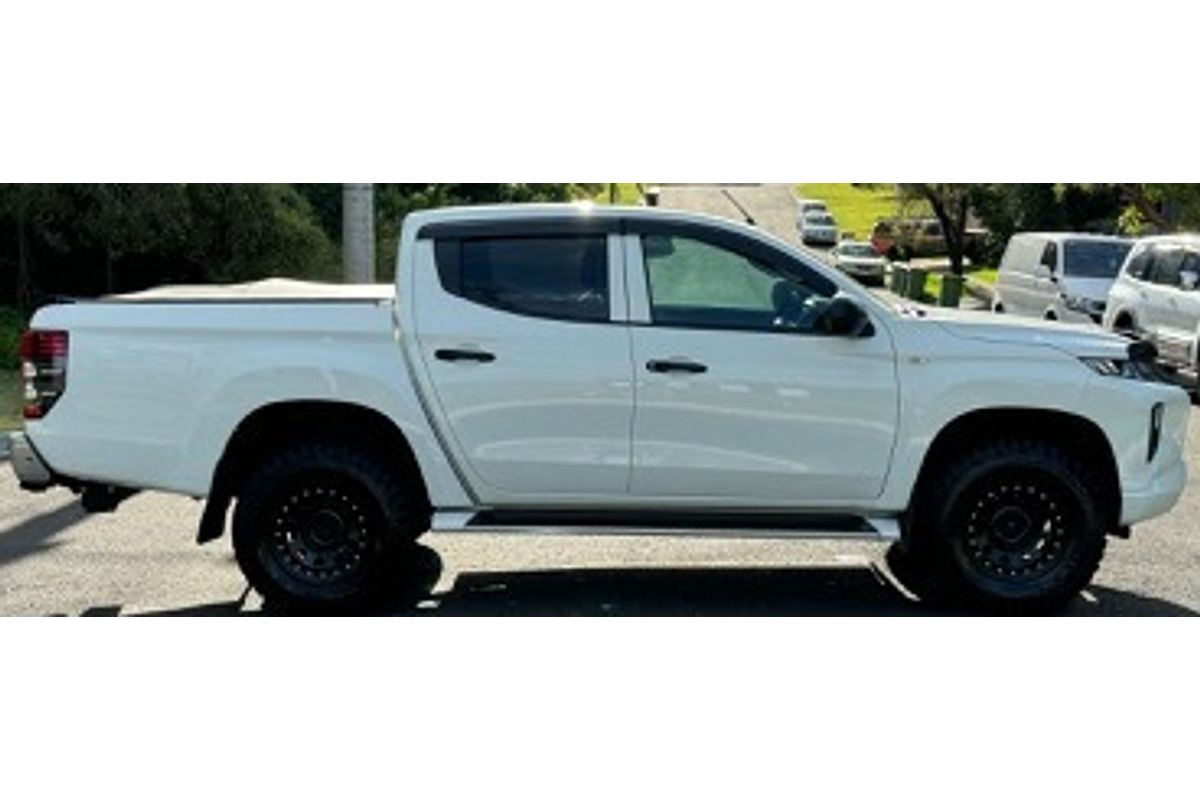2022 Mitsubishi Triton GLX MR 4X4