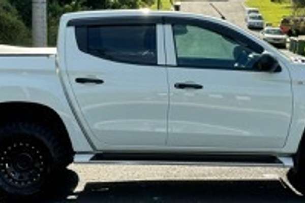 2022 Mitsubishi Triton GLX MR 4X4