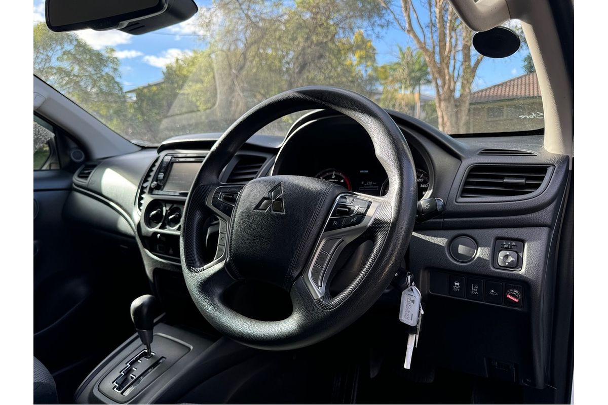 2022 Mitsubishi Triton GLX MR 4X4