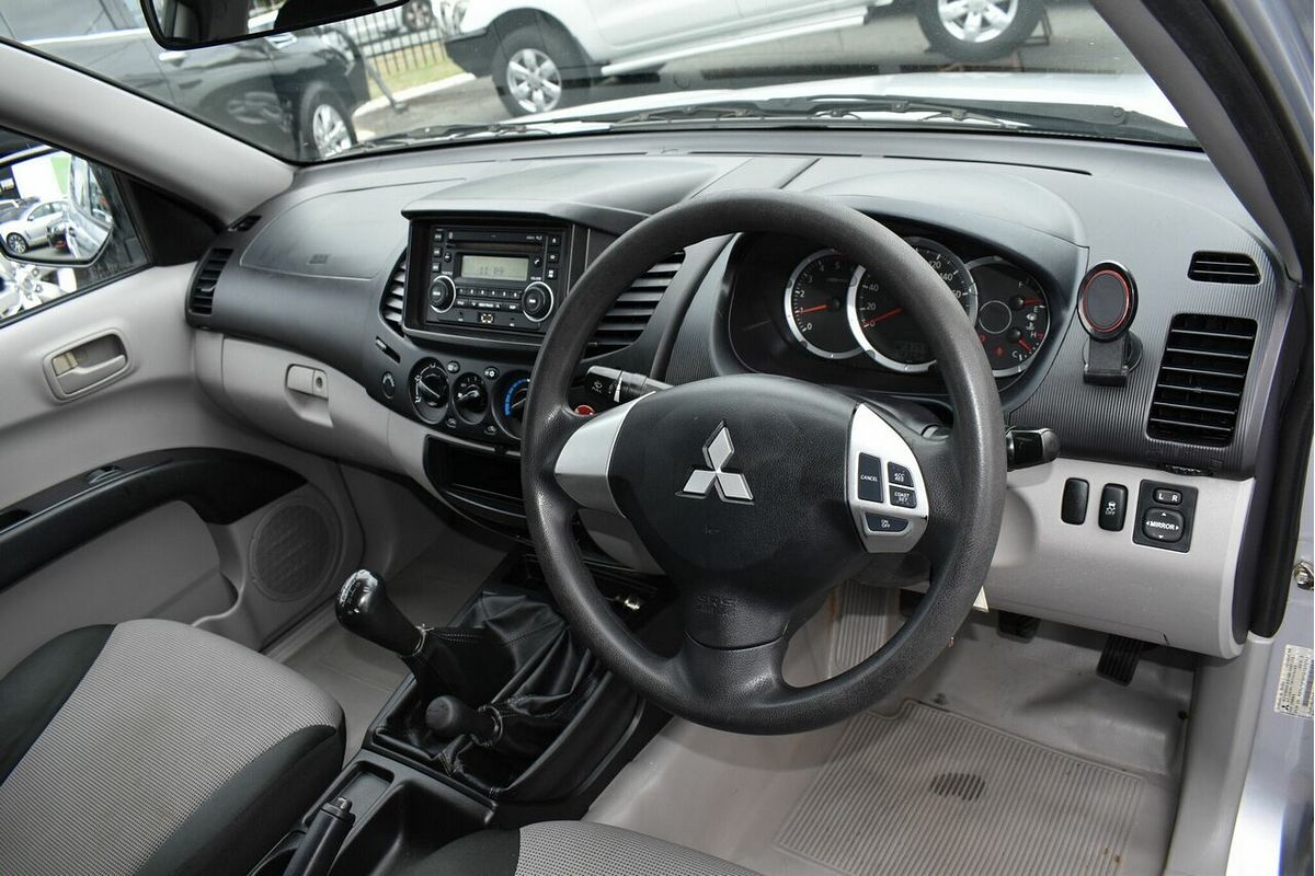 2013 Mitsubishi Triton GLX MN 4X4