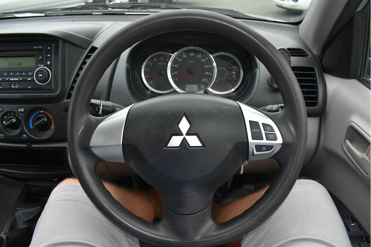 2013 Mitsubishi Triton GLX MN 4X4