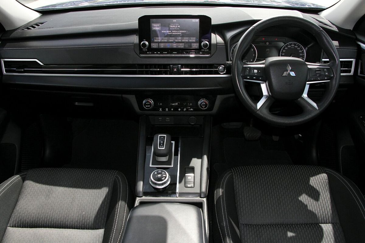 2023 Mitsubishi Outlander ES ZM