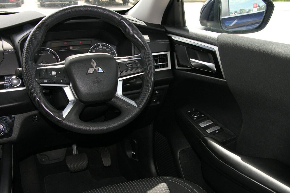 2023 Mitsubishi Outlander ES ZM