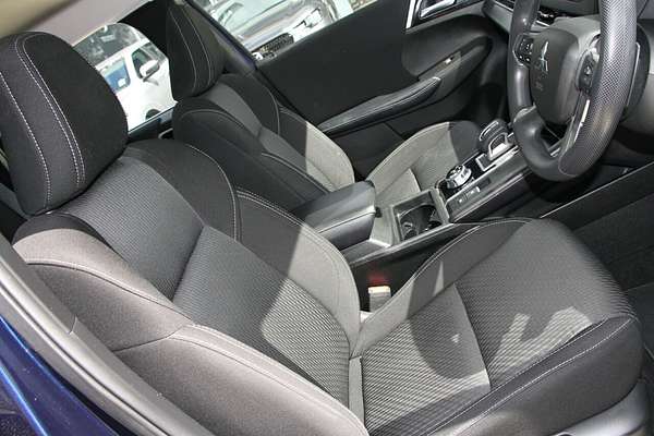 2023 Mitsubishi Outlander ES ZM