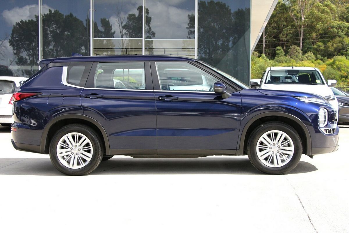2023 Mitsubishi Outlander ES ZM