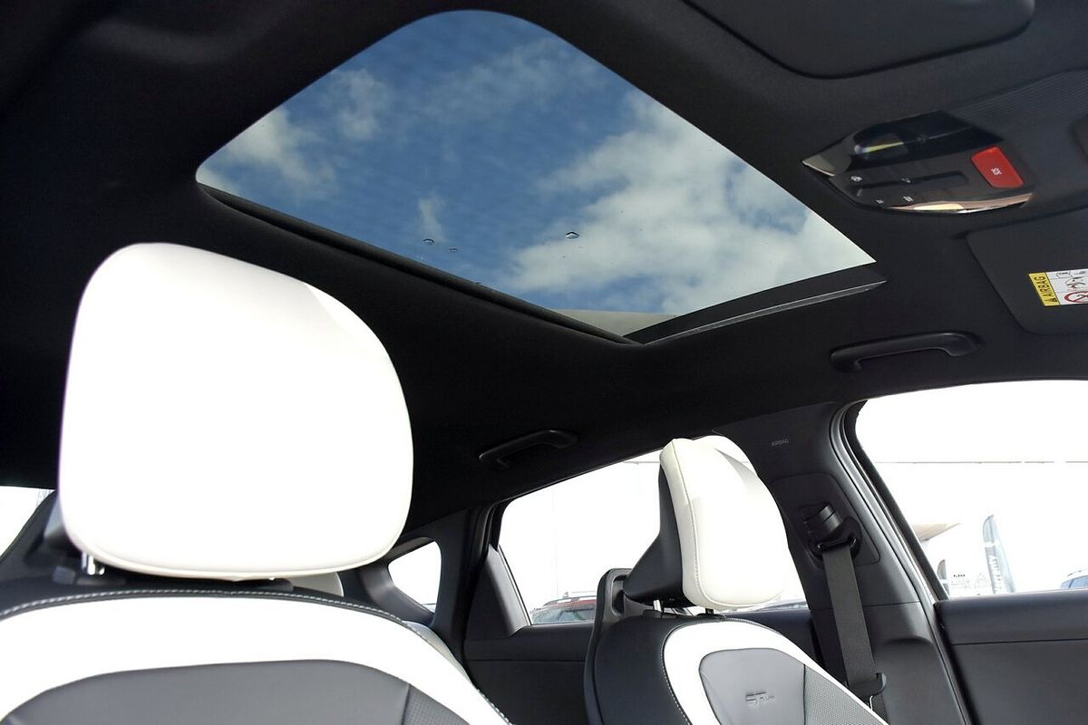 2025 Kia K4 GT-Line CL4m