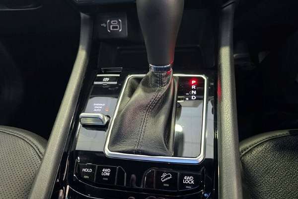 2023 Jeep Compass S-Limited M6