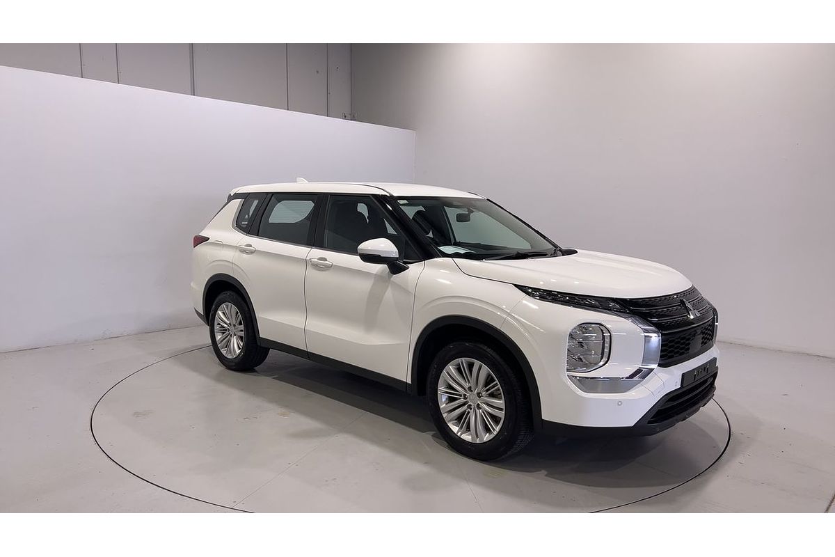 2023 Mitsubishi Outlander ES ZM