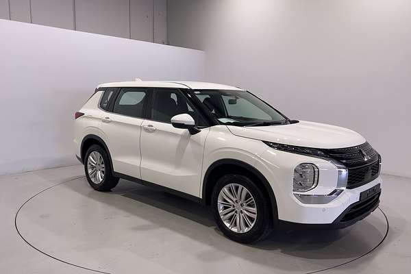2023 Mitsubishi Outlander ES ZM