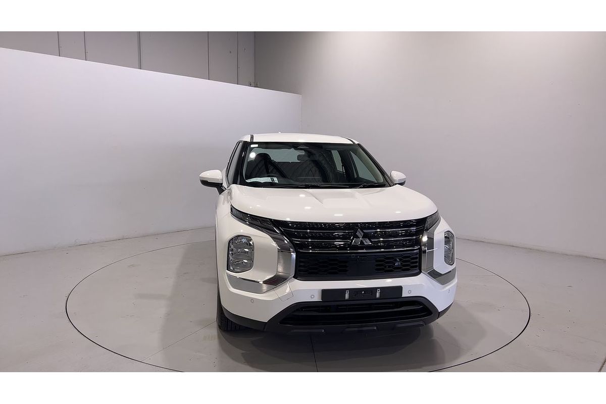 2023 Mitsubishi Outlander ES ZM