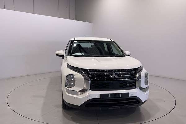 2023 Mitsubishi Outlander ES ZM