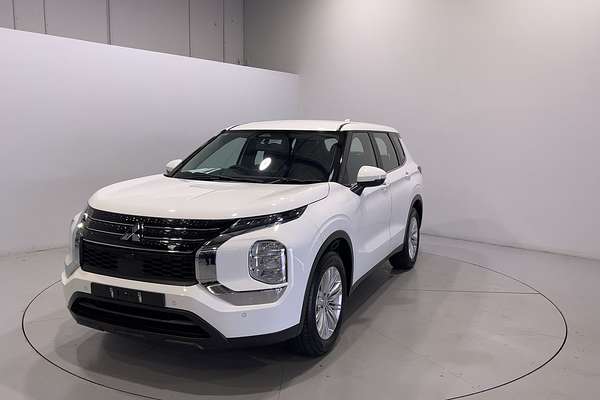 2023 Mitsubishi Outlander ES ZM
