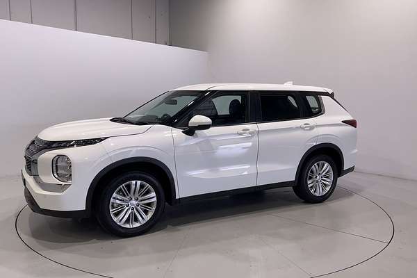 2023 Mitsubishi Outlander ES ZM