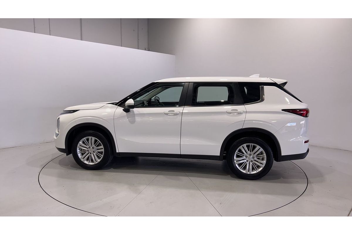 2023 Mitsubishi Outlander ES ZM