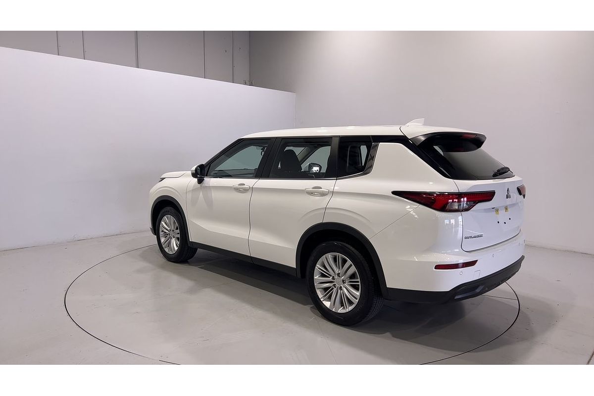 2023 Mitsubishi Outlander ES ZM
