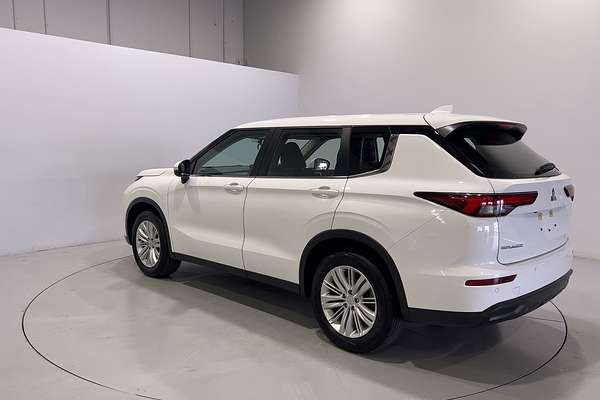 2023 Mitsubishi Outlander ES ZM