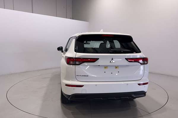 2023 Mitsubishi Outlander ES ZM