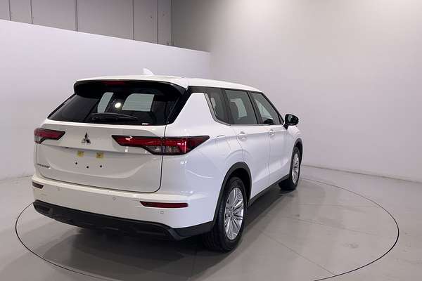 2023 Mitsubishi Outlander ES ZM