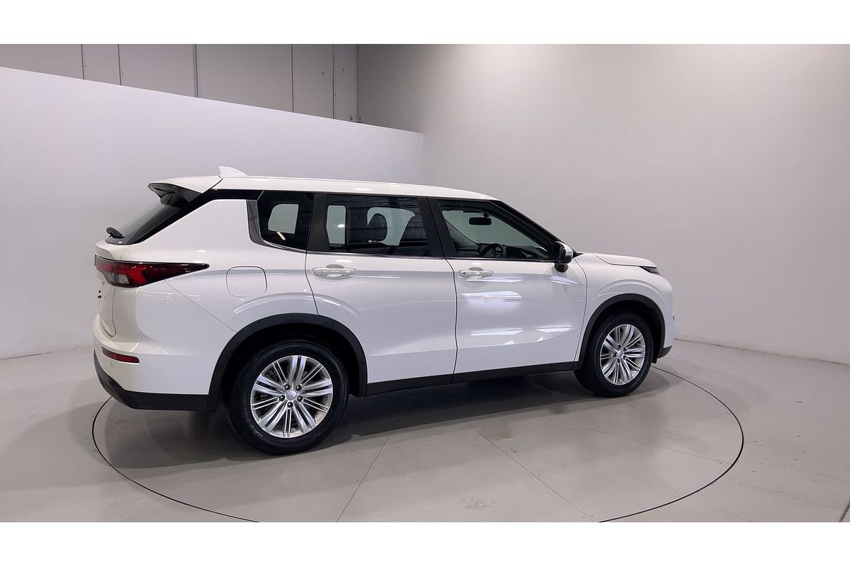 2023 Mitsubishi Outlander ES ZM