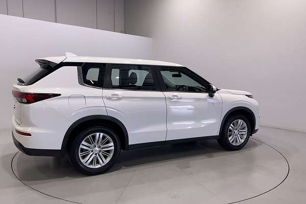 2023 Mitsubishi Outlander ES ZM