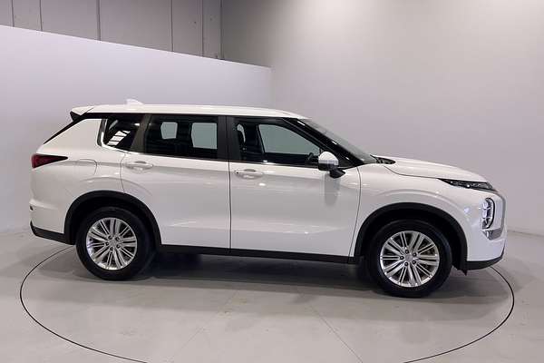 2023 Mitsubishi Outlander ES ZM