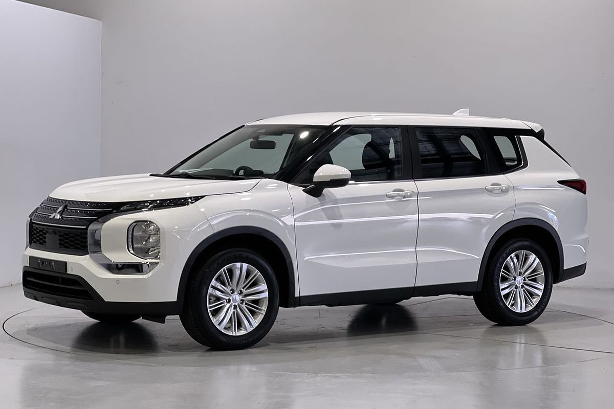 2023 Mitsubishi Outlander ES ZM