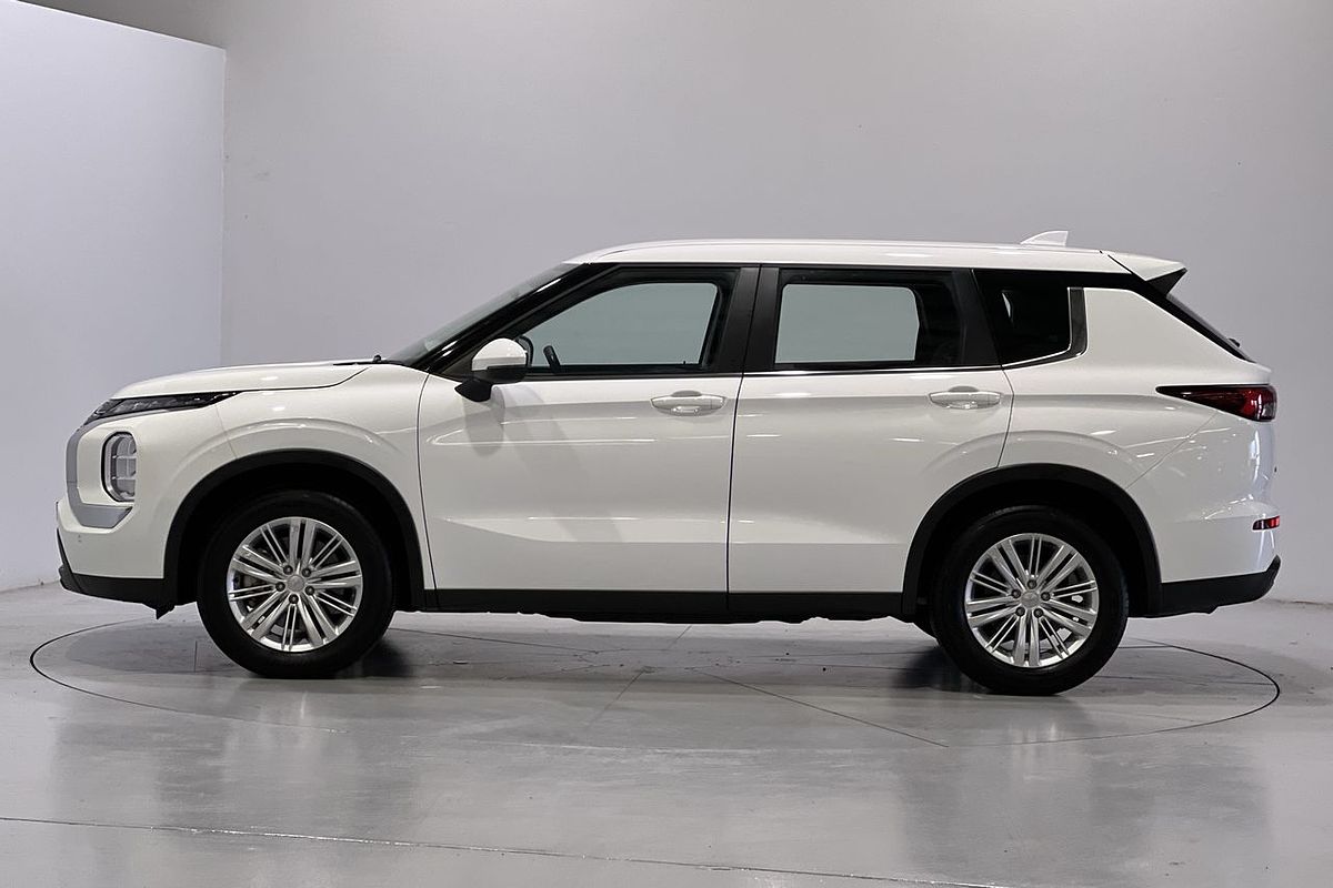 2023 Mitsubishi Outlander ES ZM