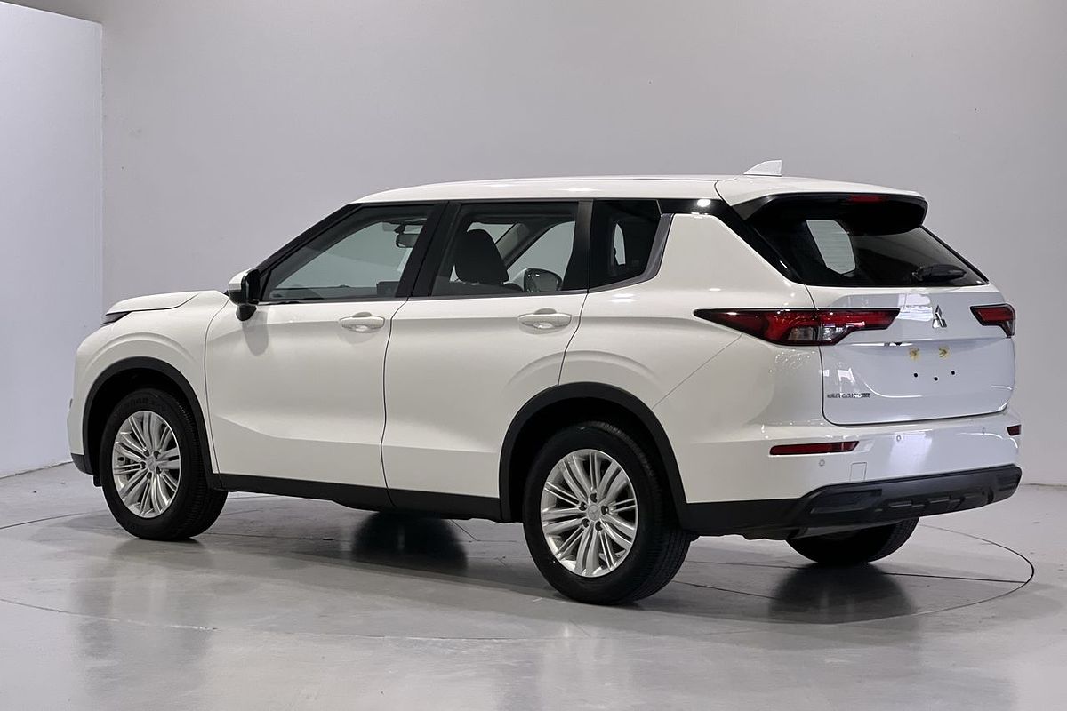 2023 Mitsubishi Outlander ES ZM