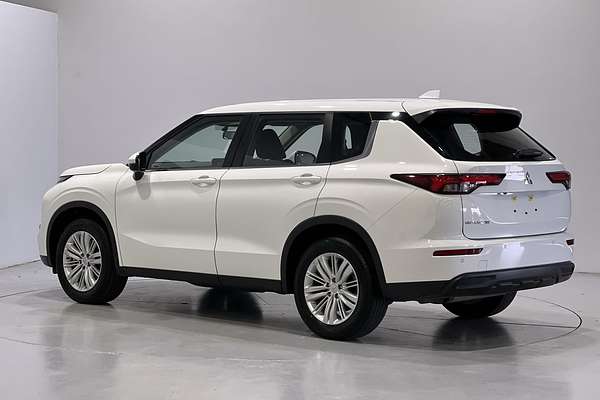 2023 Mitsubishi Outlander ES ZM
