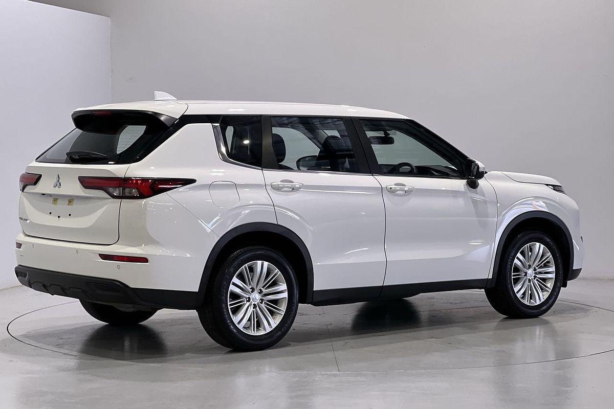 2023 Mitsubishi Outlander ES ZM