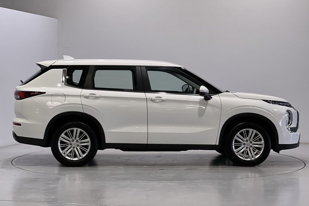 2023 Mitsubishi Outlander ES ZM