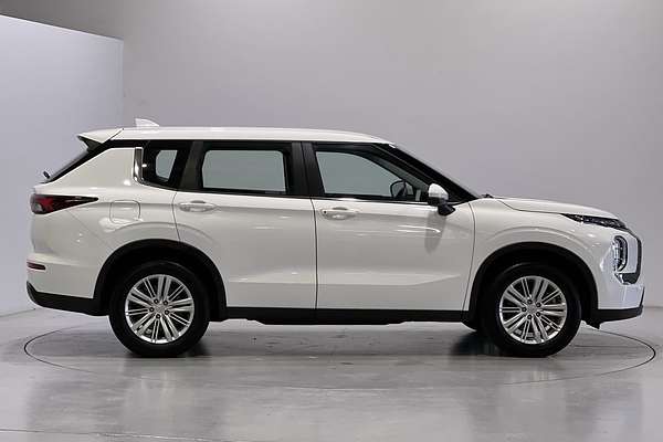 2023 Mitsubishi Outlander ES ZM