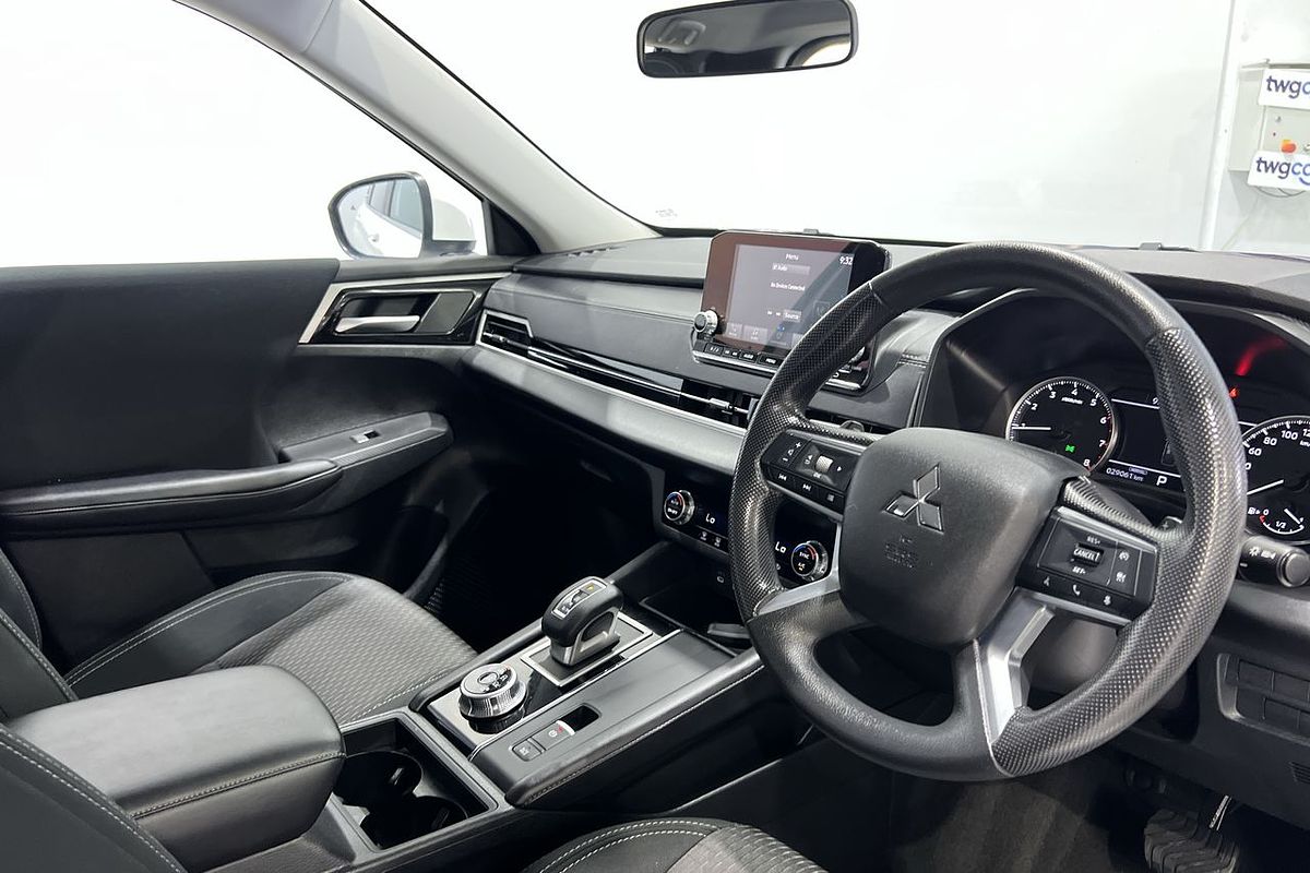 2023 Mitsubishi Outlander ES ZM