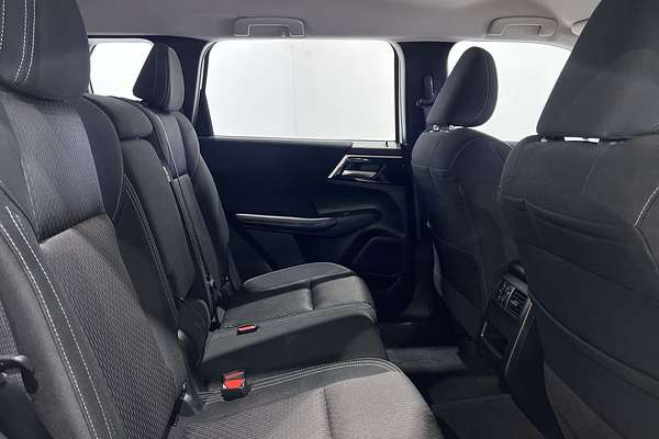 2023 Mitsubishi Outlander ES ZM