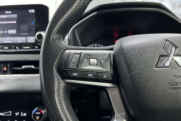 2023 Mitsubishi Outlander ES ZM