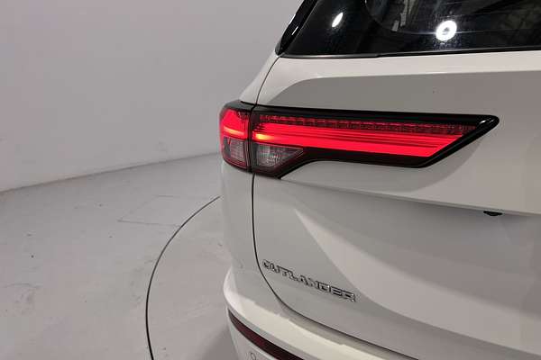 2023 Mitsubishi Outlander ES ZM