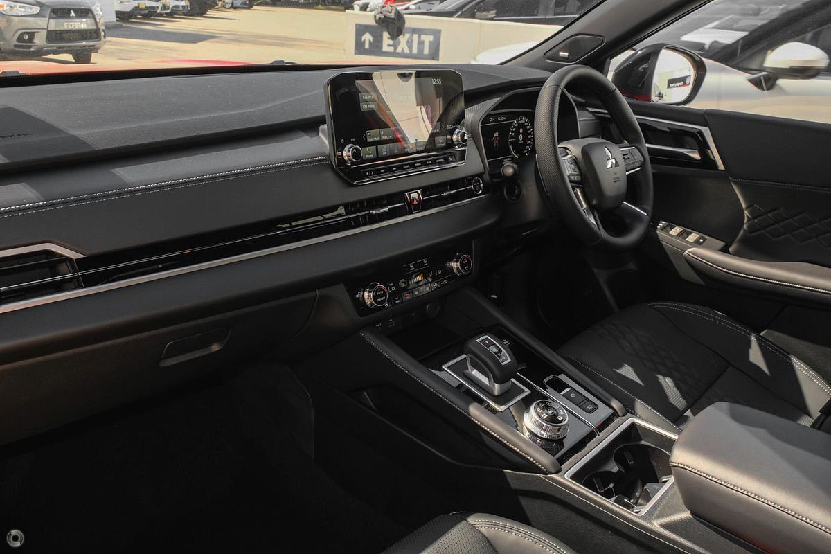 2024 Mitsubishi Outlander PHEV GSR ZM