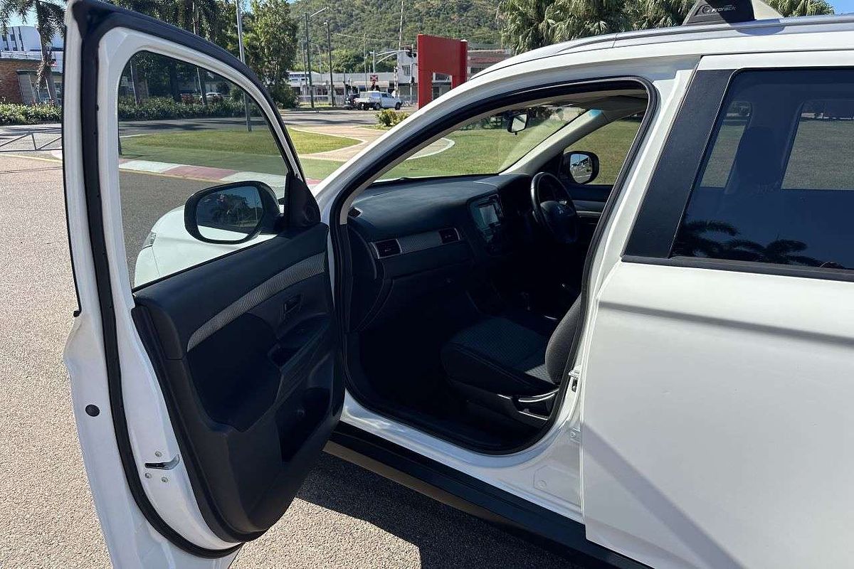2014 Mitsubishi Outlander ES ZJ