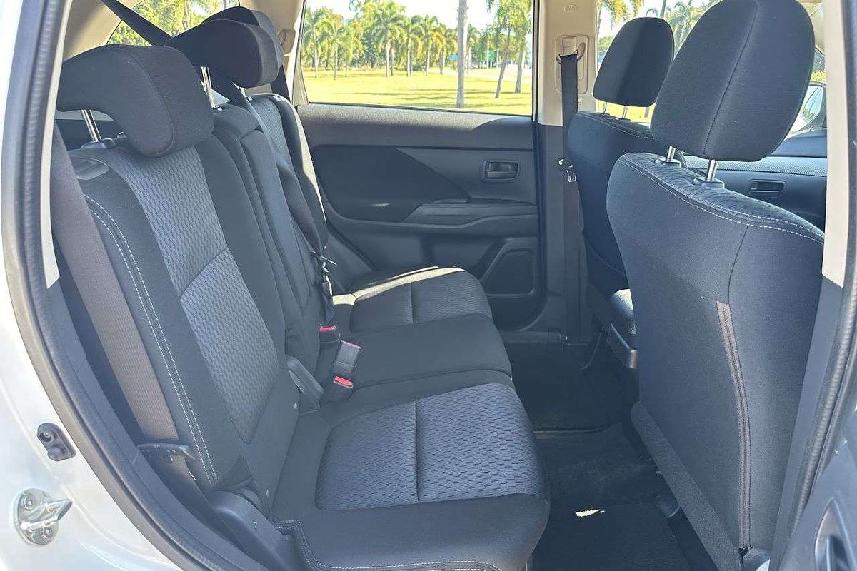 2014 Mitsubishi Outlander ES ZJ