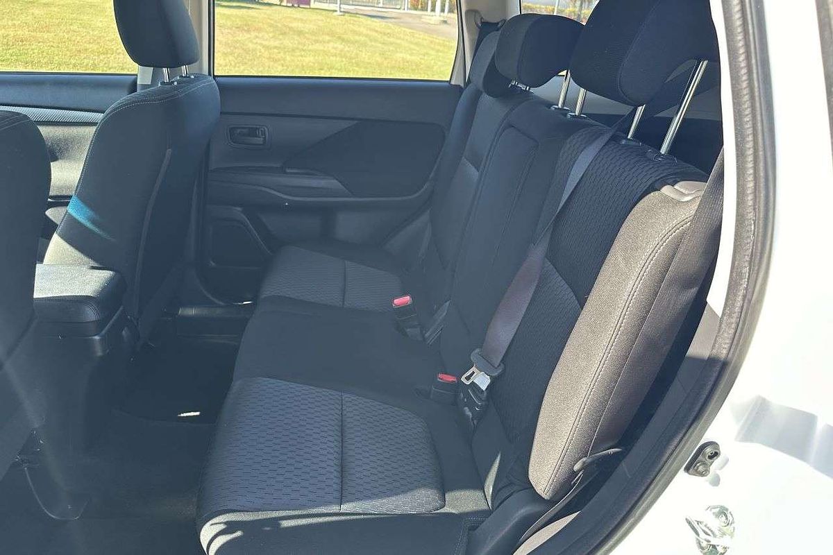 2014 Mitsubishi Outlander ES ZJ