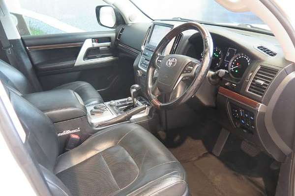 2018 Toyota LANDCRUISER SAHARA