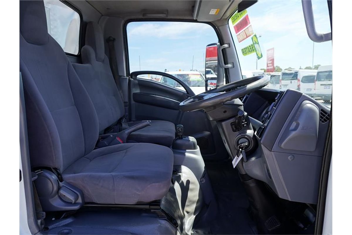 2014 Isuzu N Series NLR 200 4x2 SWB